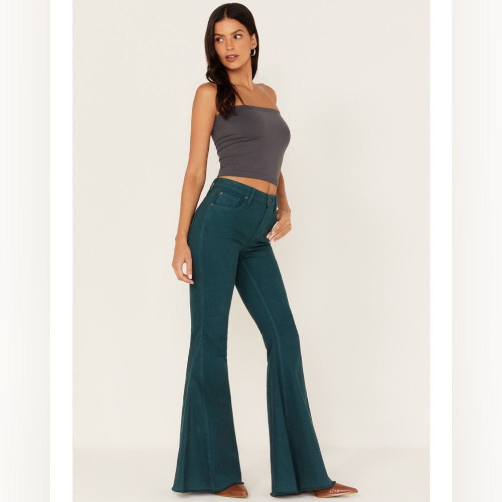 SHYANNE WOMEN'S HIGH RISE SUPER FLARE JEANS Size 29 W14”-15” L31”